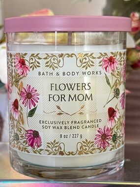 🆕💐 BATH & BODY WORKS “FLOWERS FOR MOM” SINGLE WICK SOY WAX CANDLE.  BRAND NEW.